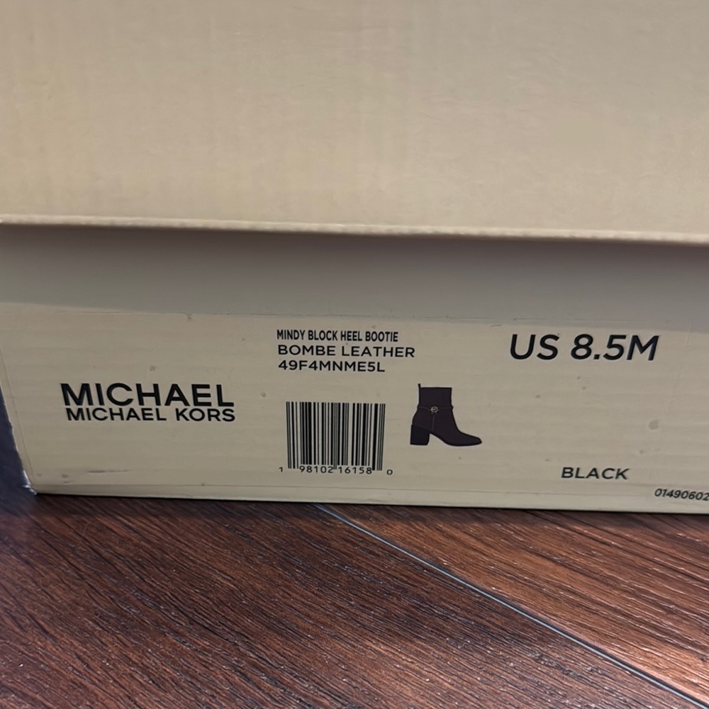 Michael Kors NWT Mindy Leather Ankle Block Heeled Boots with Gold Hardware - Picture 6 of 9